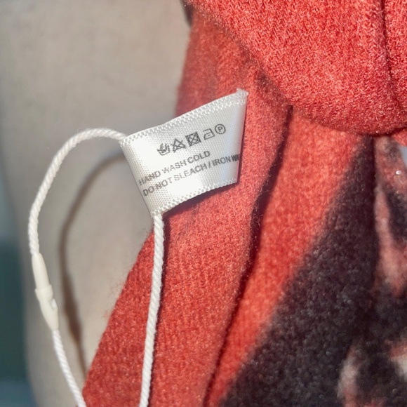 Animal Print Extra Long Scarf or Shawl,  Fadivo New York, NWT - Picture 8 of 11